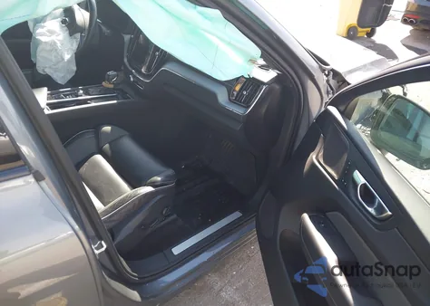 2021 Volvo Xc60 T5 R-Design из США, поврежденный, VIN YV4102RM7M1821583